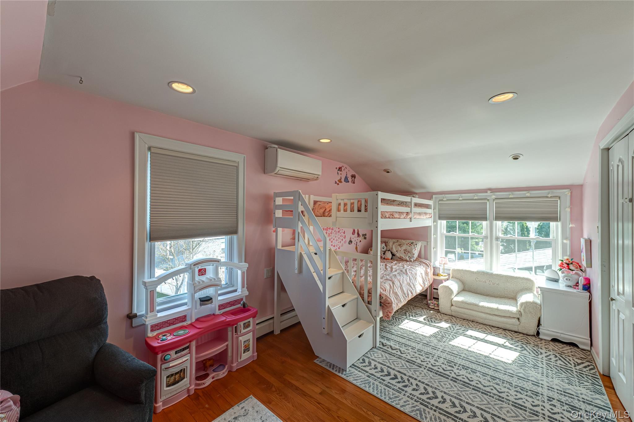 28 Clifford Court, Malverne, NY 11565