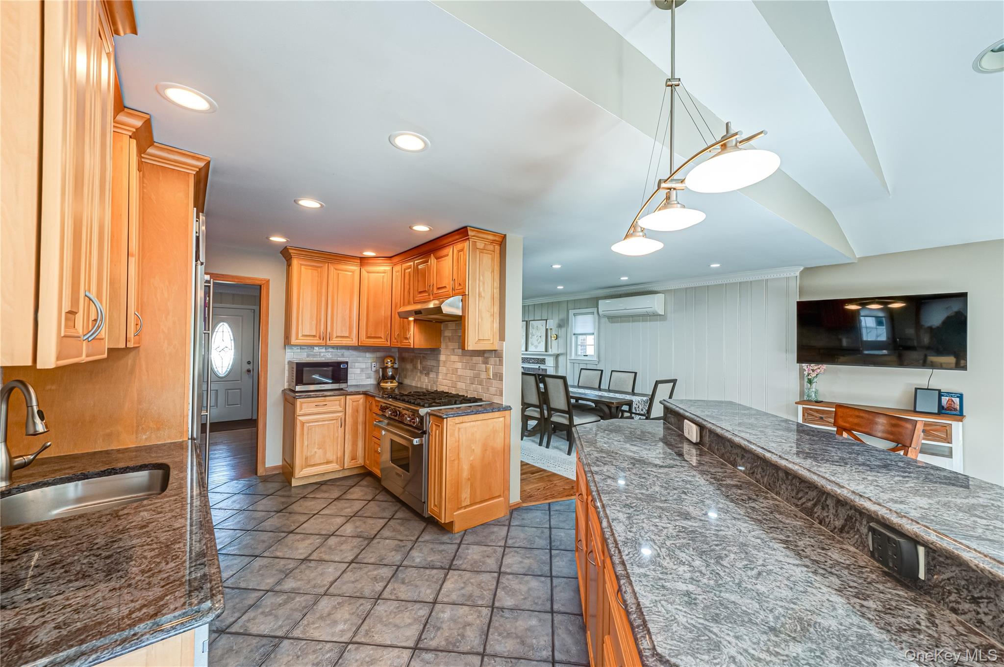 28 Clifford Court, Malverne, NY 11565