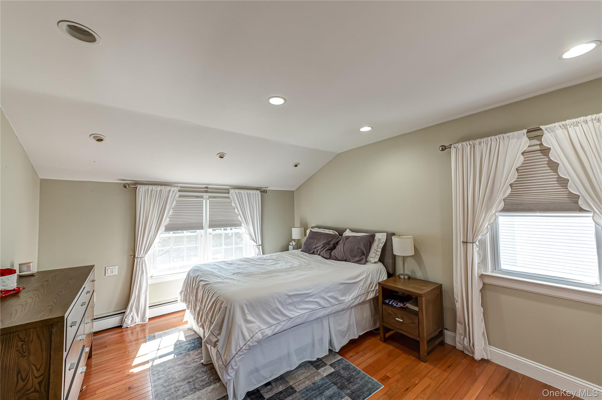 28 Clifford Court, Malverne, NY 11565