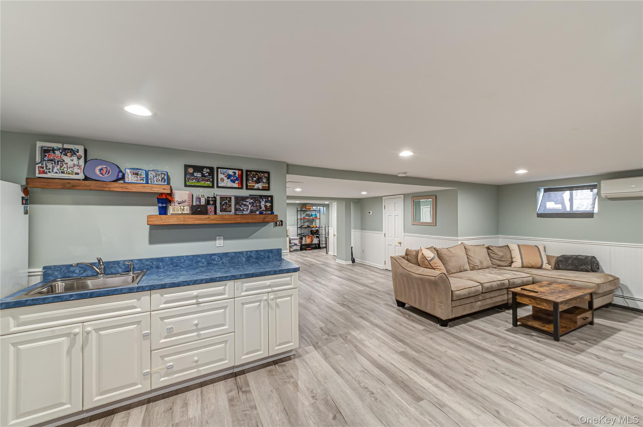 28 Clifford Court, Malverne, NY 11565