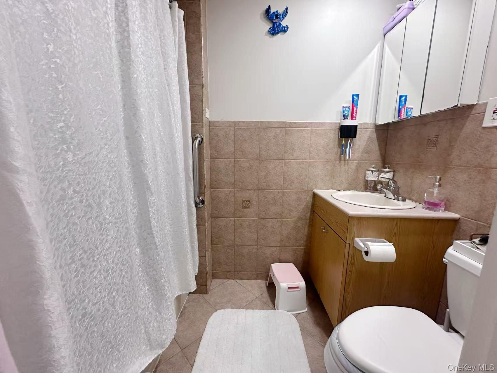 74-25 64th Place, Ridgewood, NY 11385