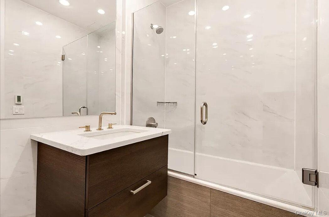 11-35 45TH Avenue # 3H, Queens, NY 11101