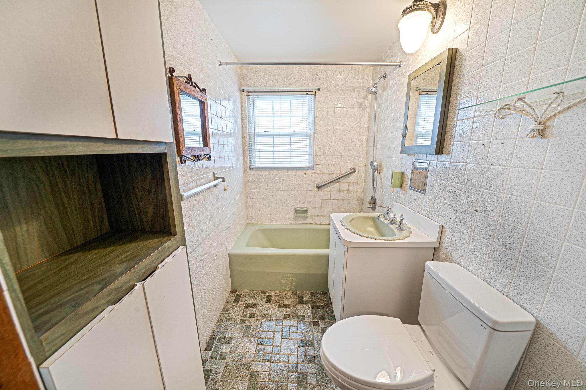 90 Haven Lane, Levittown, NY 11756