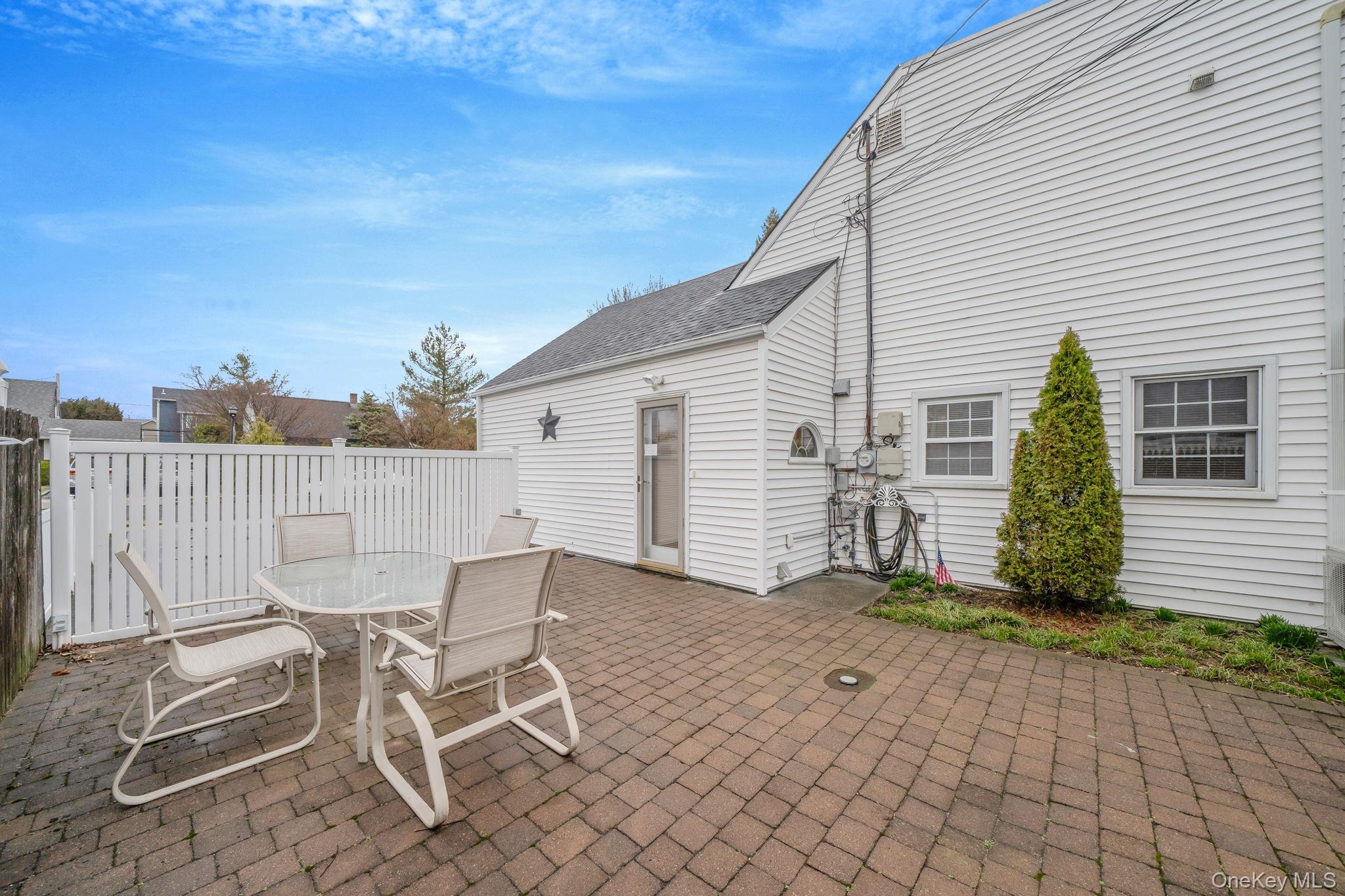 90 Haven Lane, Levittown, NY 11756