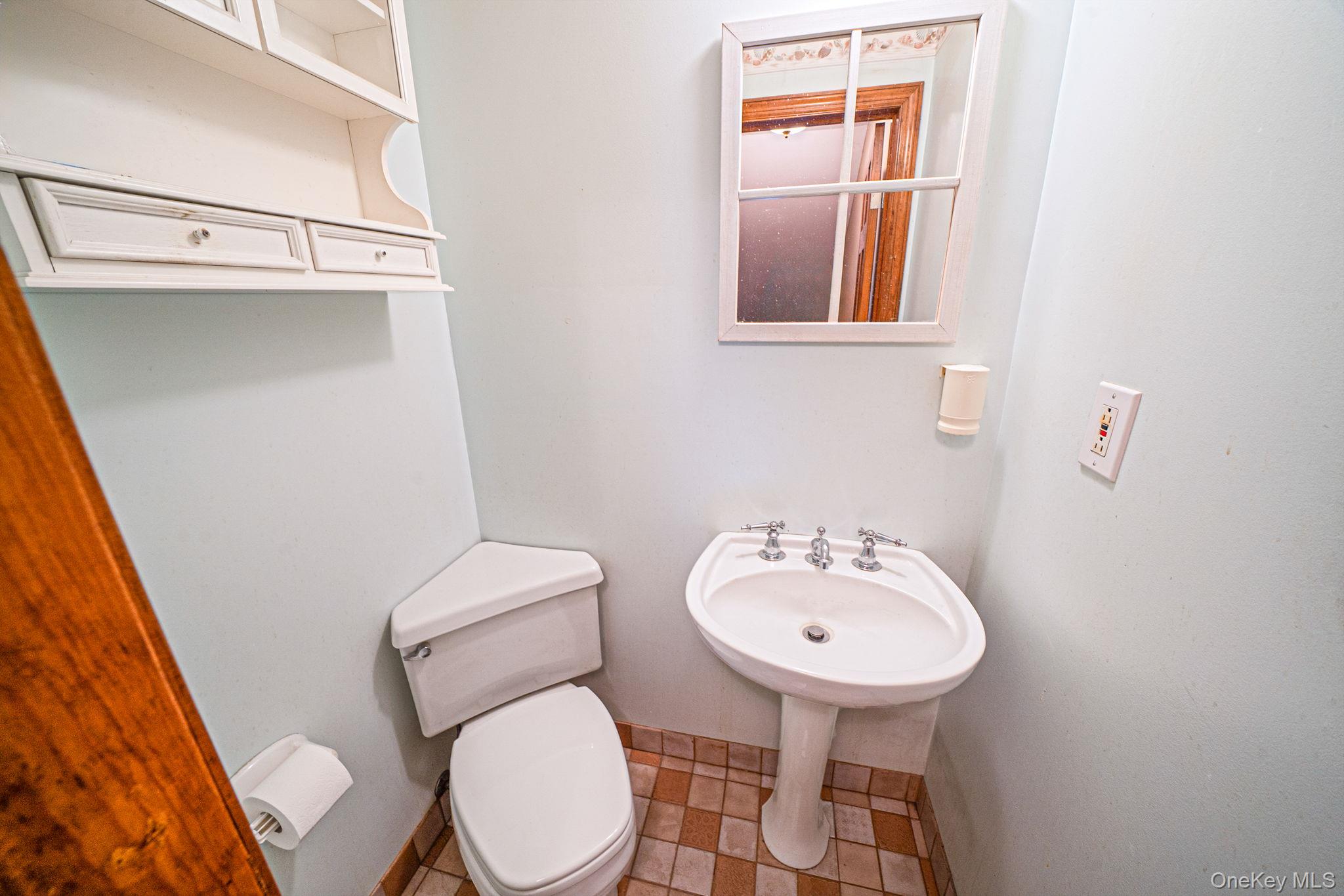 90 Haven Lane, Levittown, NY 11756