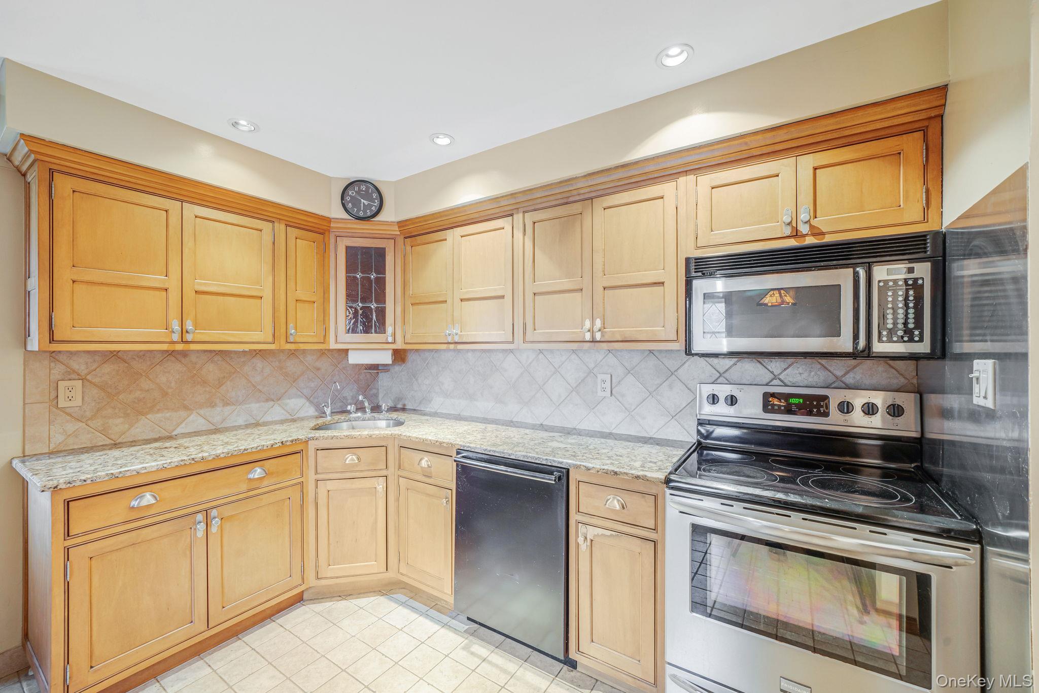 90 Haven Lane, Levittown, NY 11756