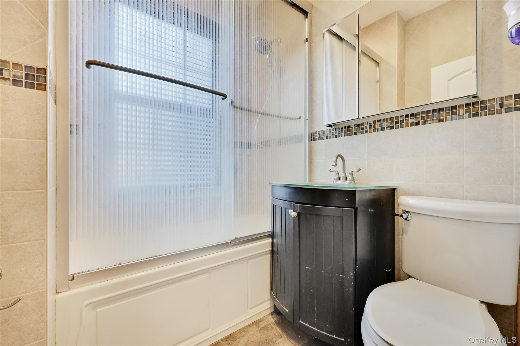 819 Broadway # 1-G, Woodmere, NY 11598