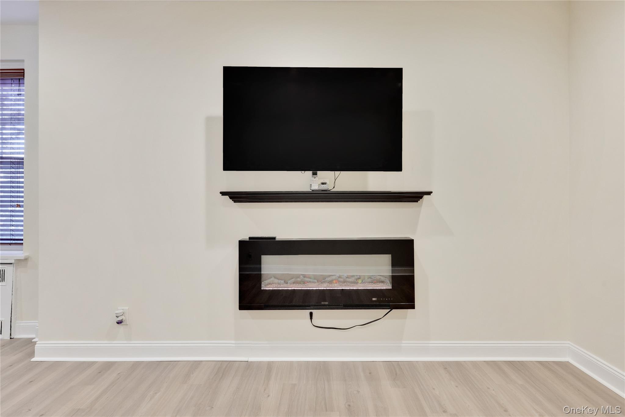 819 Broadway # 1-G, Woodmere, NY 11598