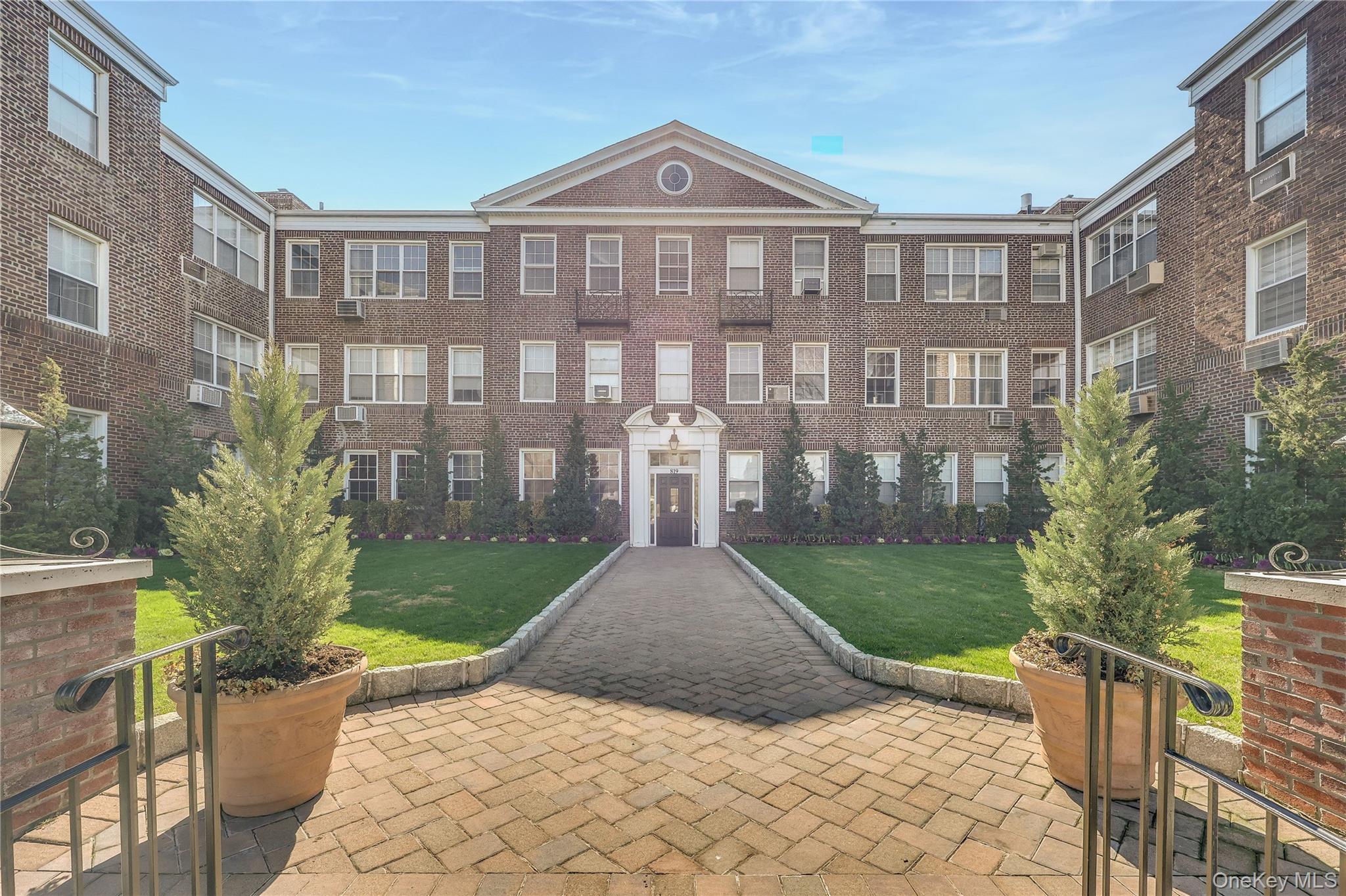 819 Broadway # 1-G, Woodmere, NY 11598