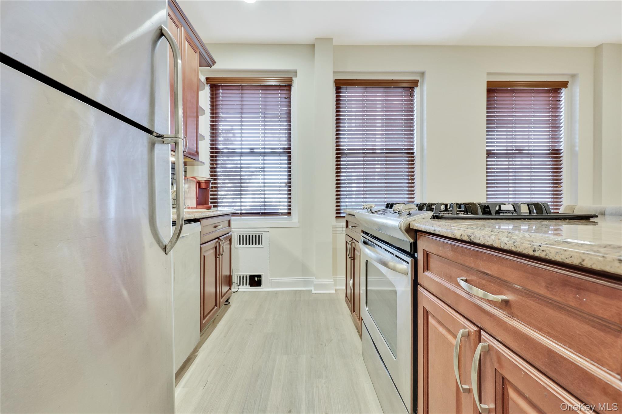 819 Broadway # 1-G, Woodmere, NY 11598