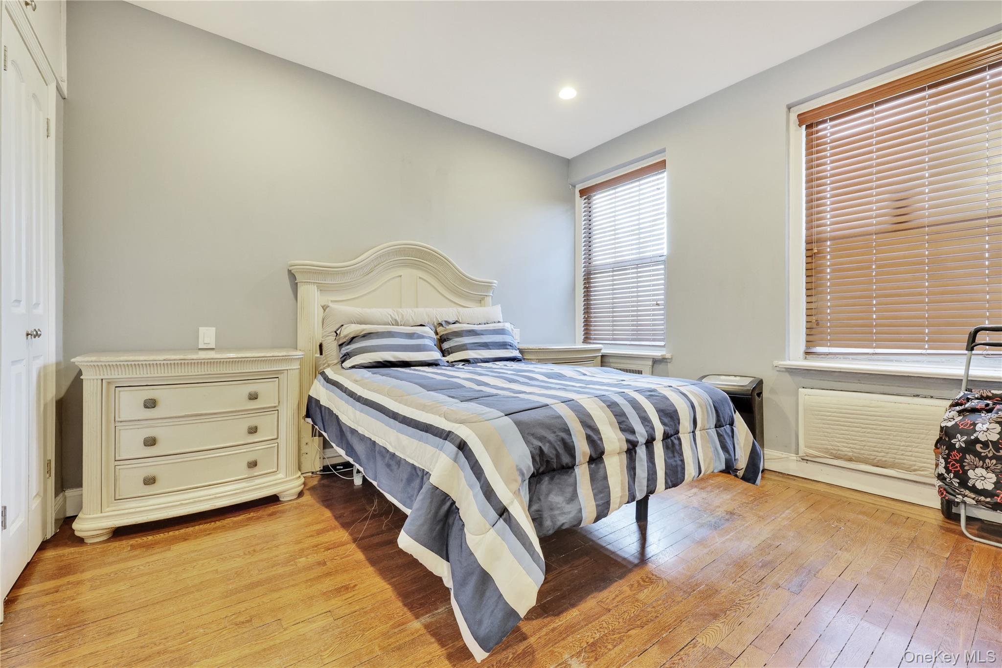 819 Broadway # 1-G, Woodmere, NY 11598