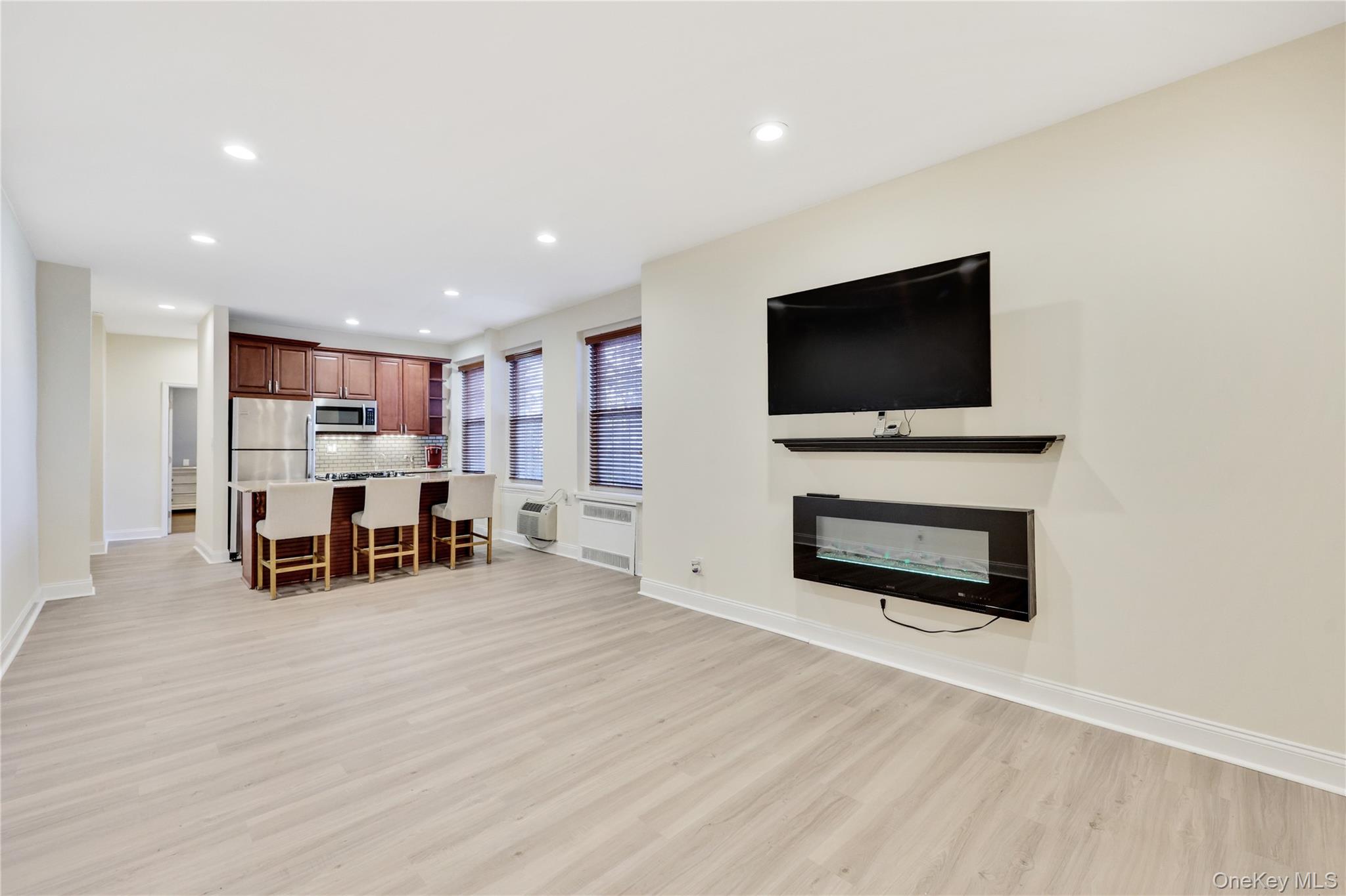 819 Broadway # 1-G, Woodmere, NY 11598