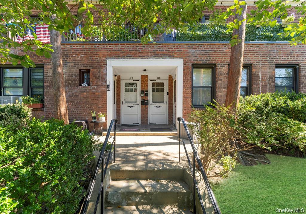 40-01 Little Neck Parkway # #11-B, Little Neck, NY 11363