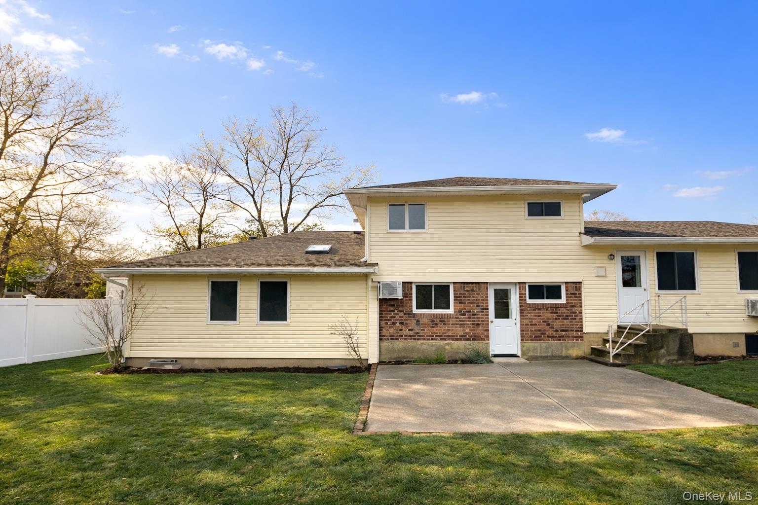 10 Wisteria Way, Commack, NY 11725