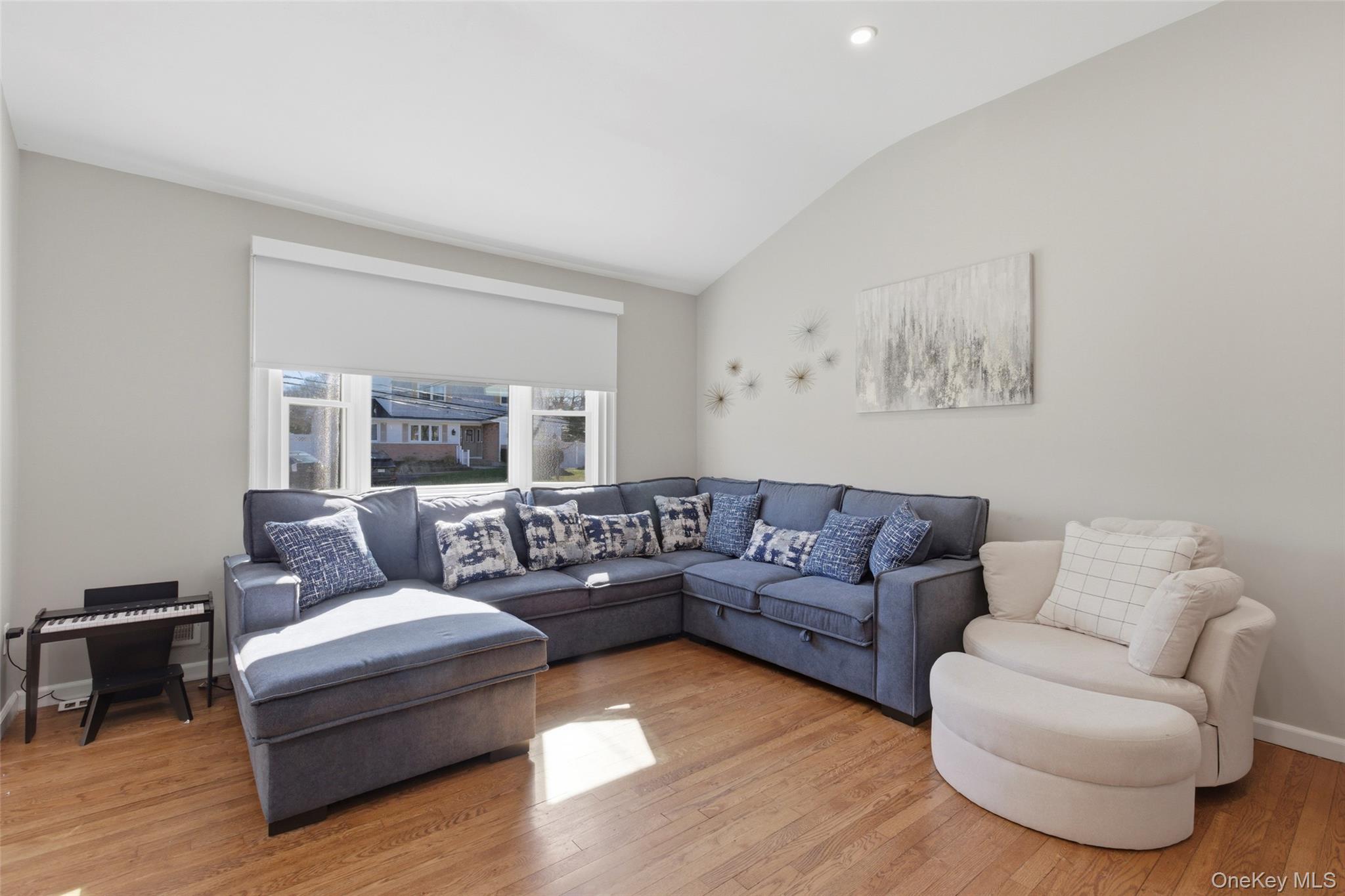 10 Weldon Lane, Farmingville, NY 11738