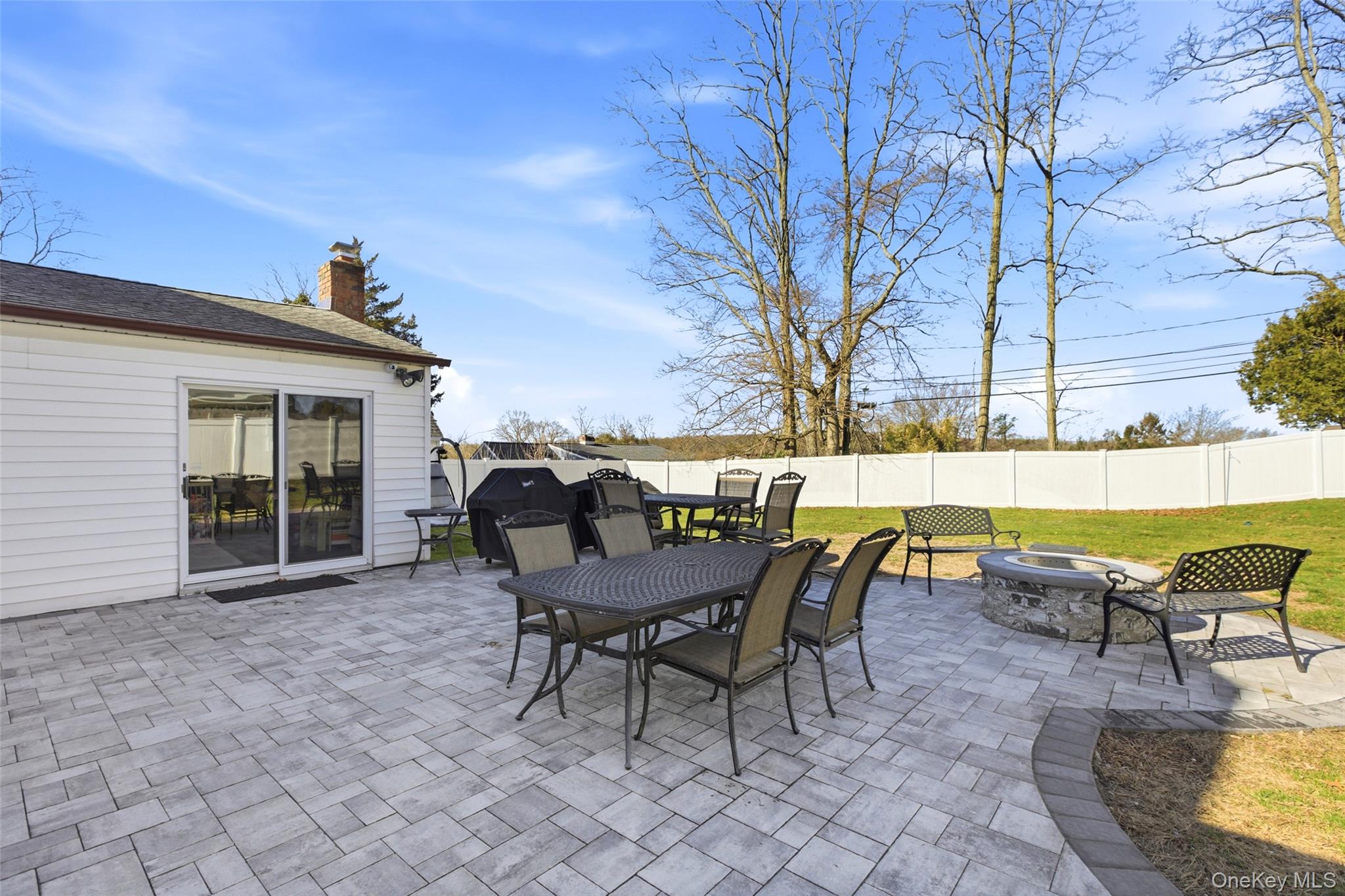 10 Weldon Lane, Farmingville, NY 11738