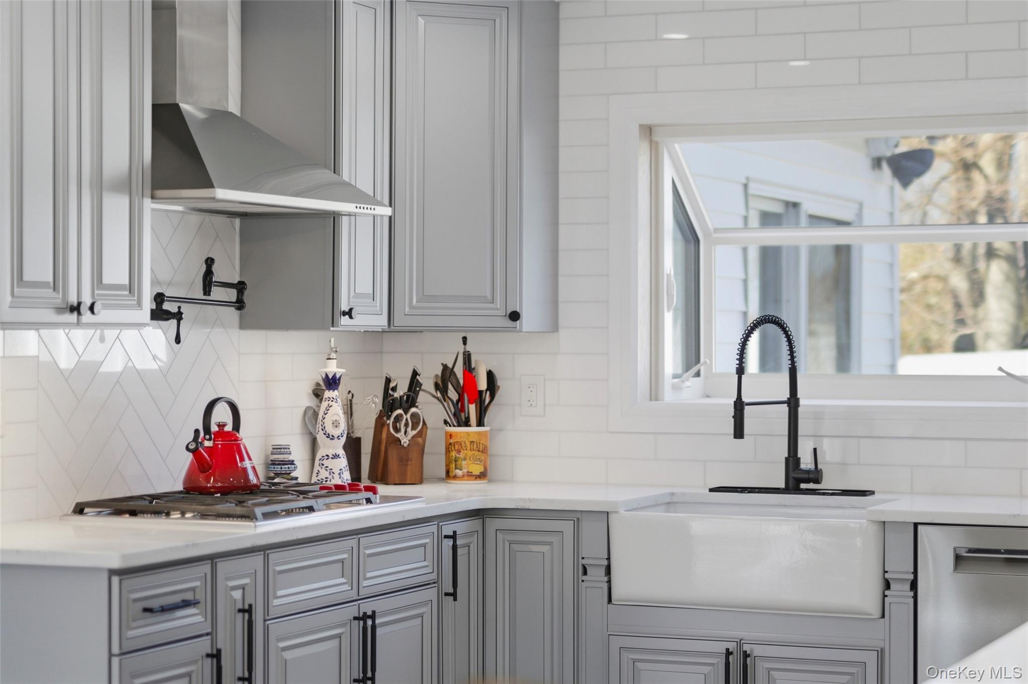 10 Weldon Lane, Farmingville, NY 11738