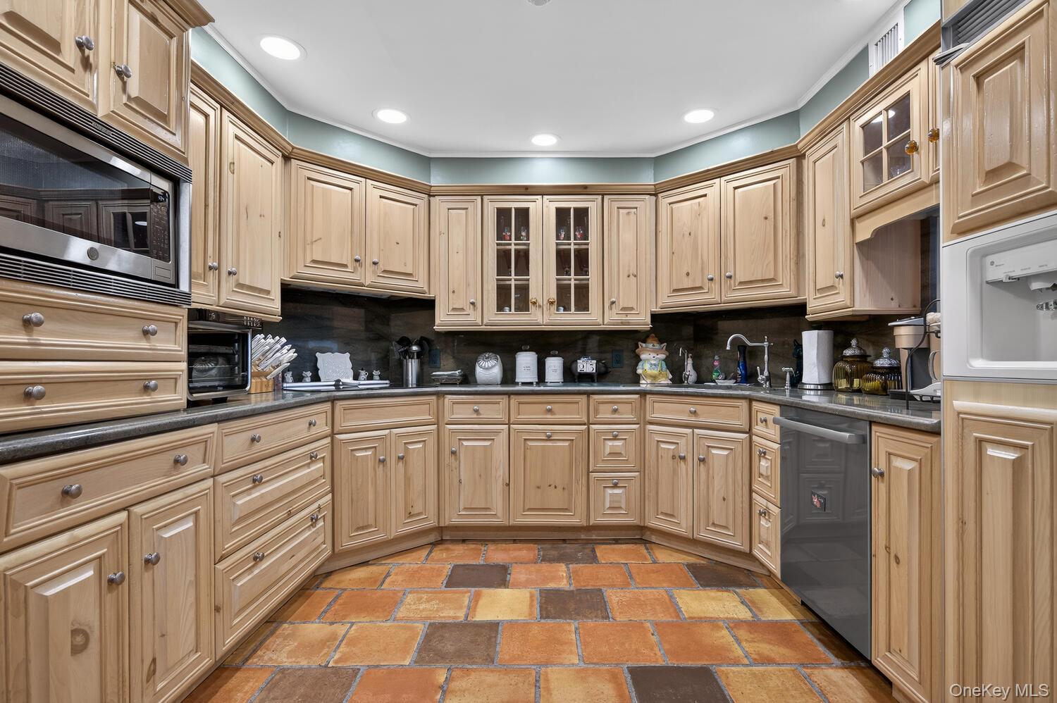 23 Beaverhill Lane, Huntington, NY 11743