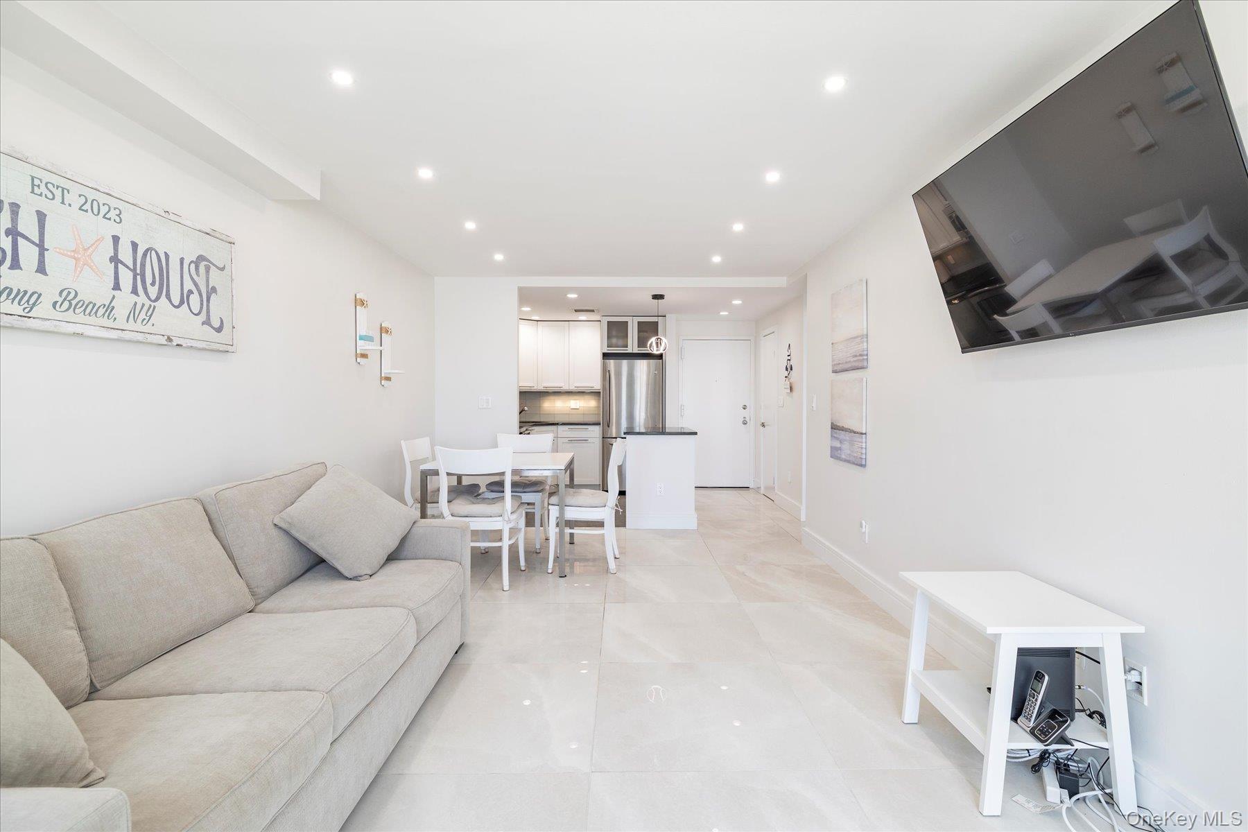 450 W Broadway # 3F, Long Beach, NY 11561