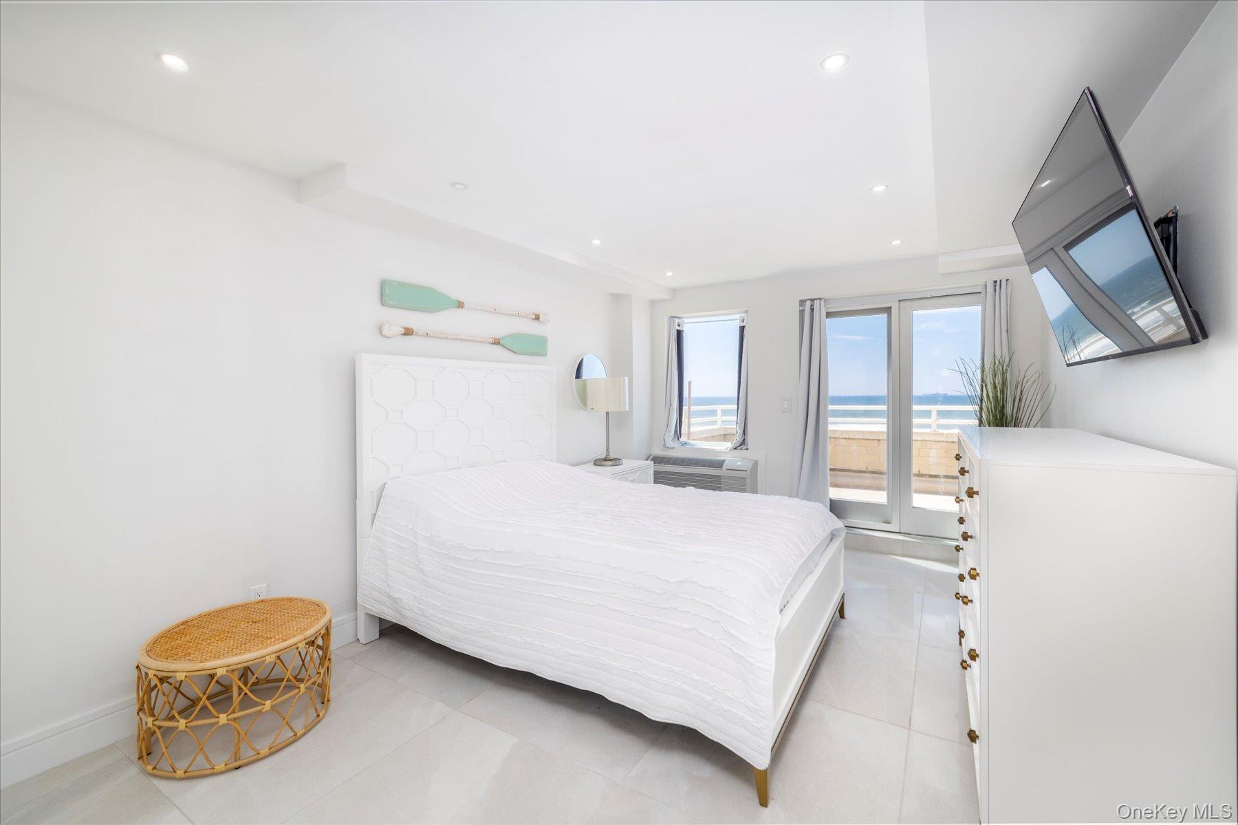 450 W Broadway # 3F, Long Beach, NY 11561