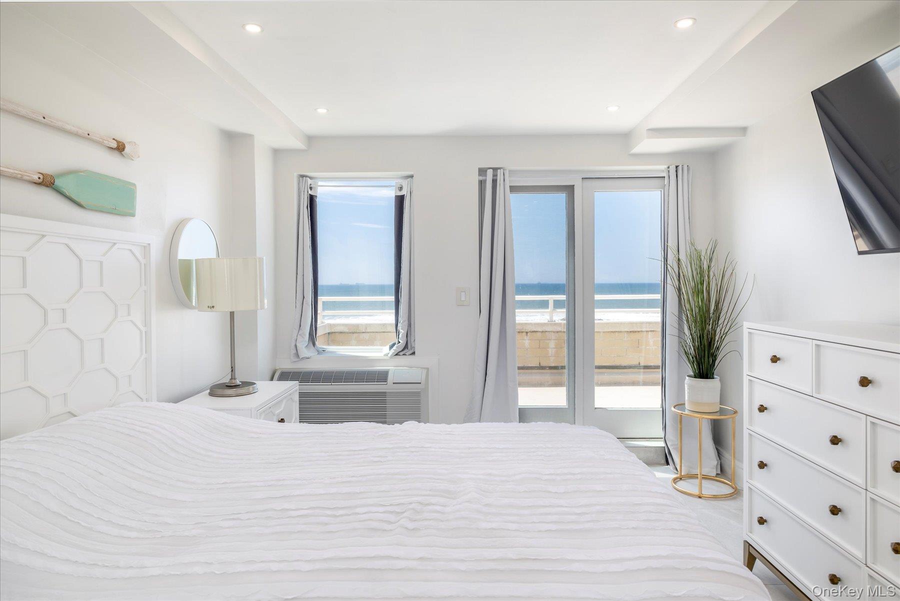 450 W Broadway # 3F, Long Beach, NY 11561