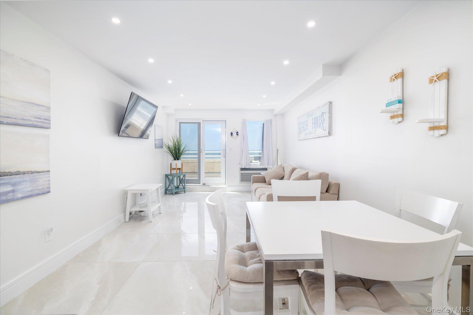 450 W Broadway # 3F, Long Beach, NY 11561