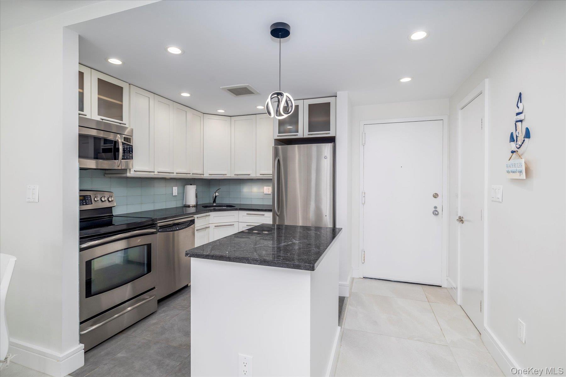 450 W Broadway # 3F, Long Beach, NY 11561