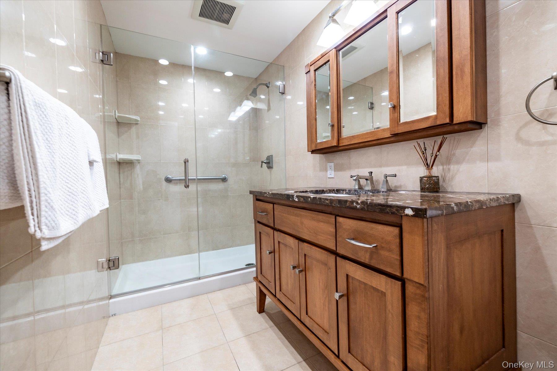 450 W Broadway # 3F, Long Beach, NY 11561