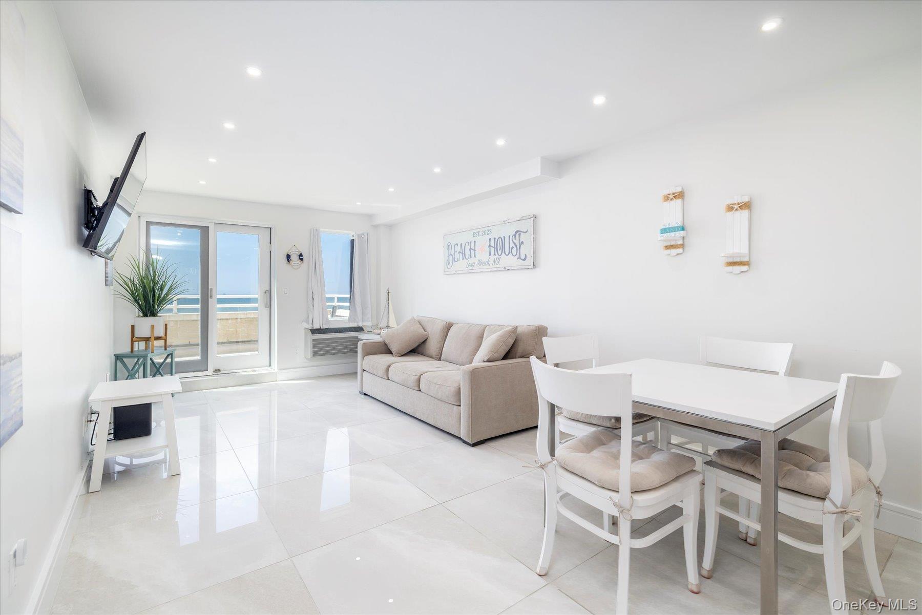 450 W Broadway # 3F, Long Beach, NY 11561