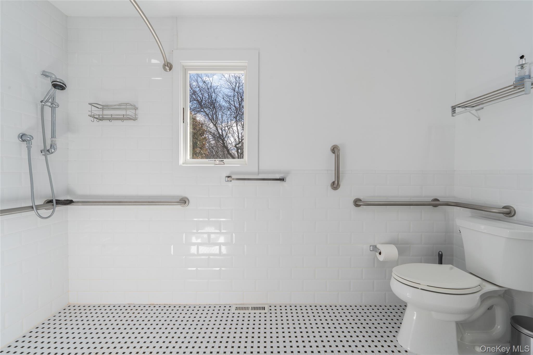 56765 Route 48, Greenport, NY 11944