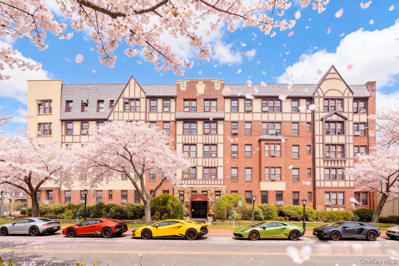 4 Maple Drive # 6O, Great Neck, NY 11021