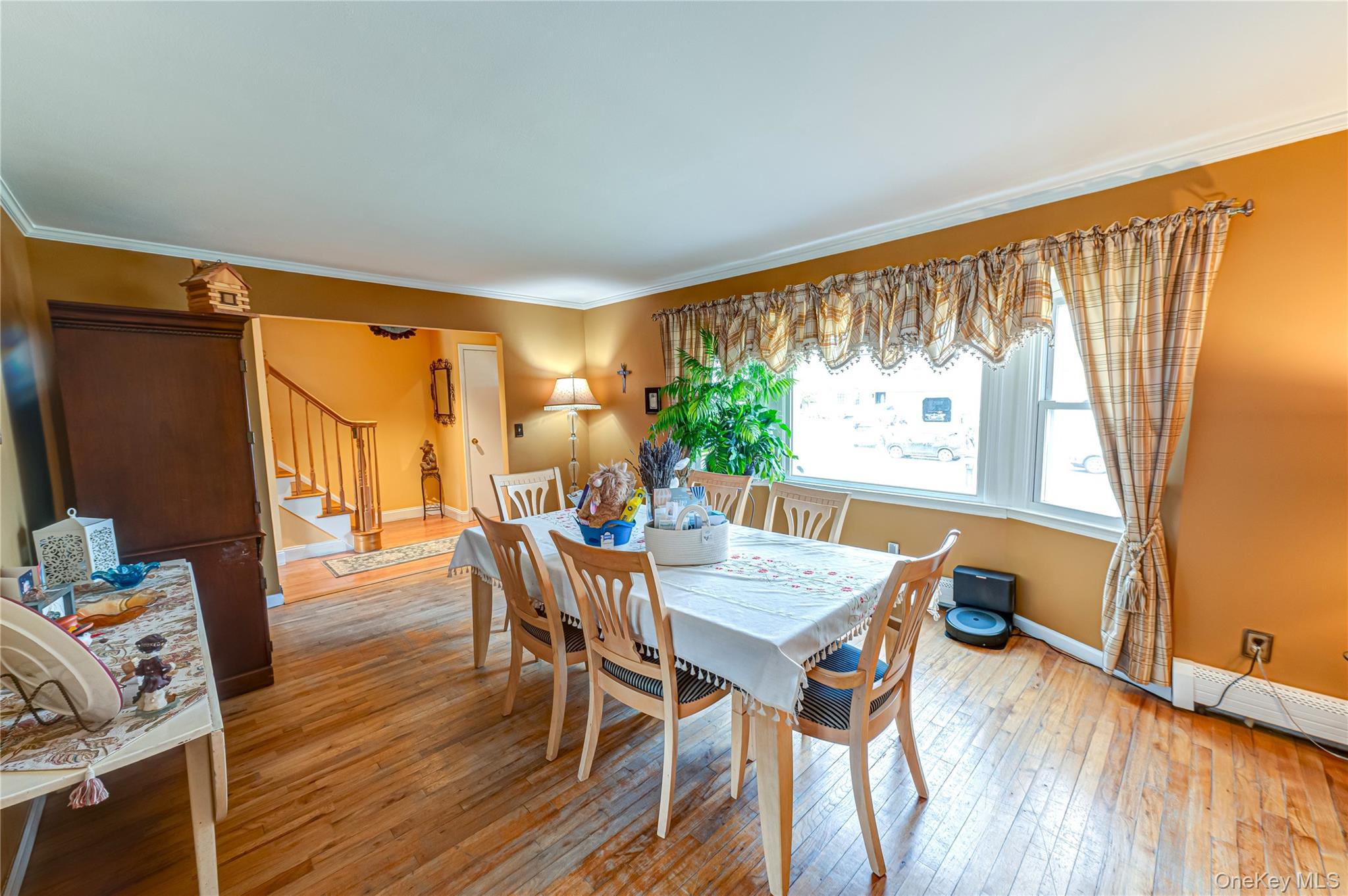 6 Roman Court, Lake Grove, NY 11755