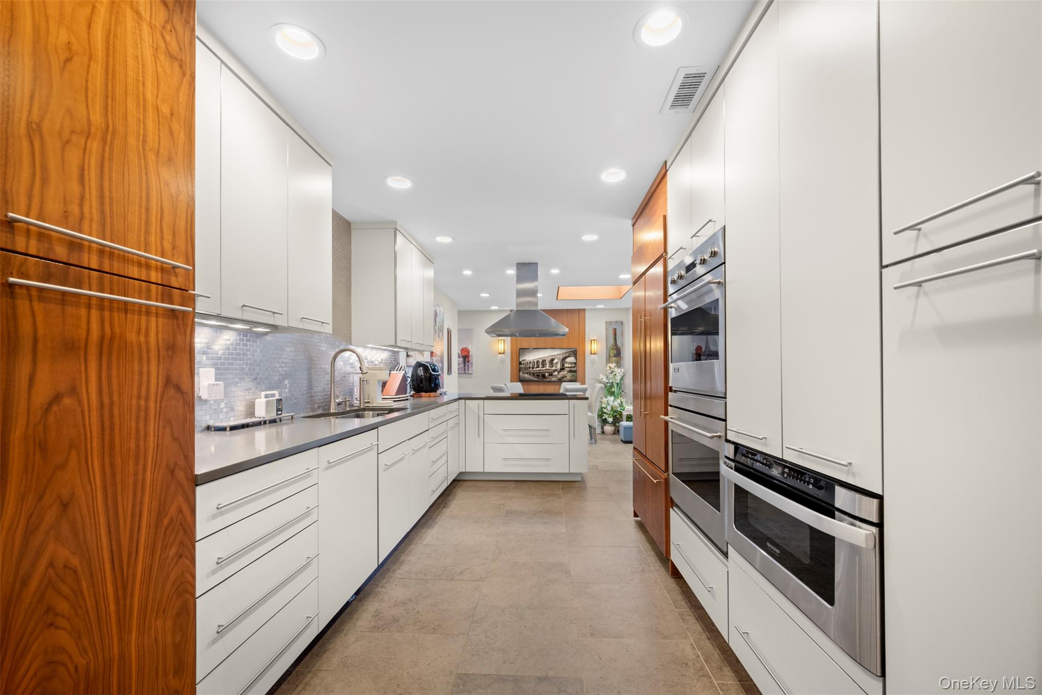 86 Dove Hill Drive, Manhasset, NY 11030