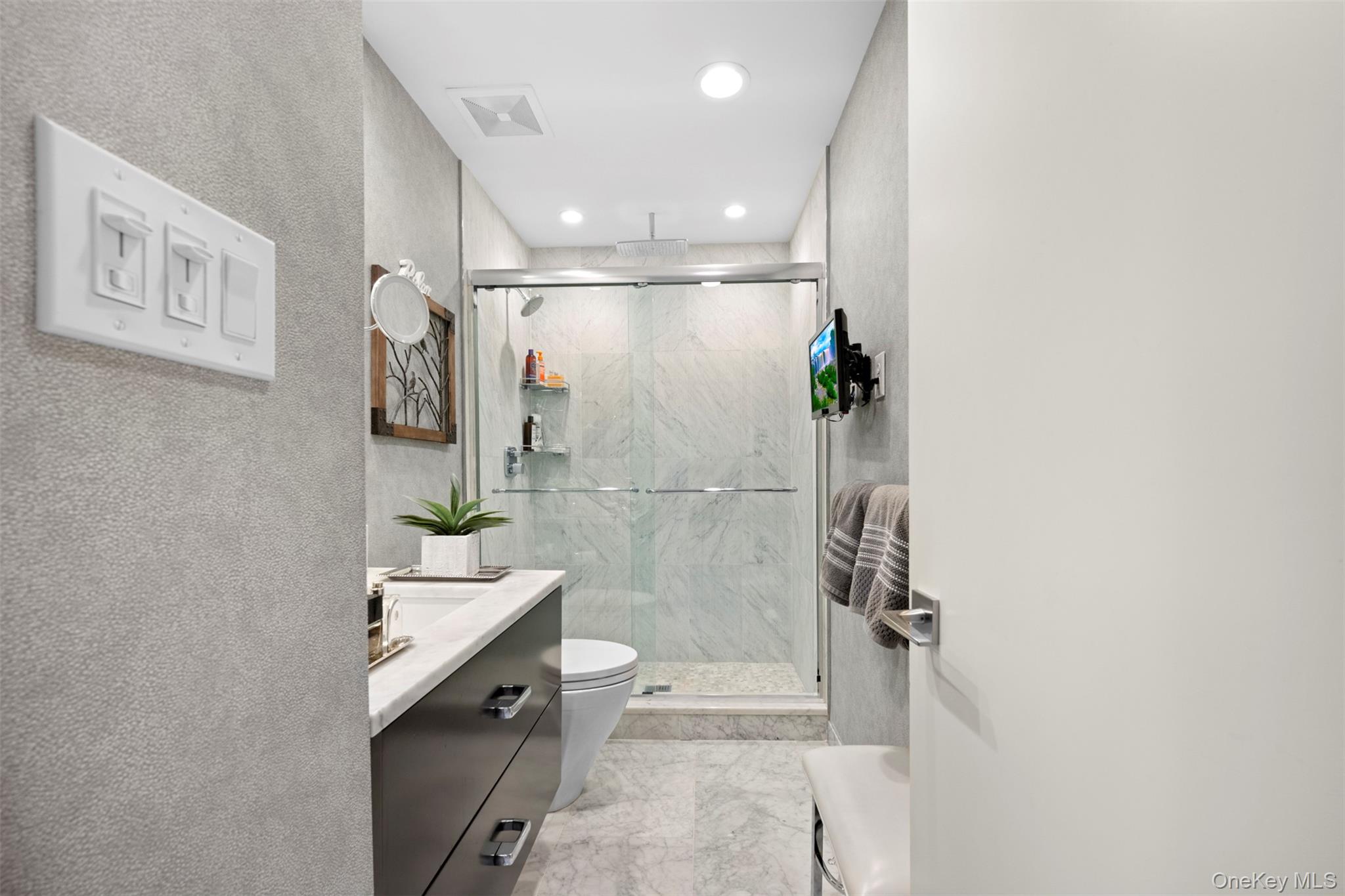 86 Dove Hill Drive, Manhasset, NY 11030