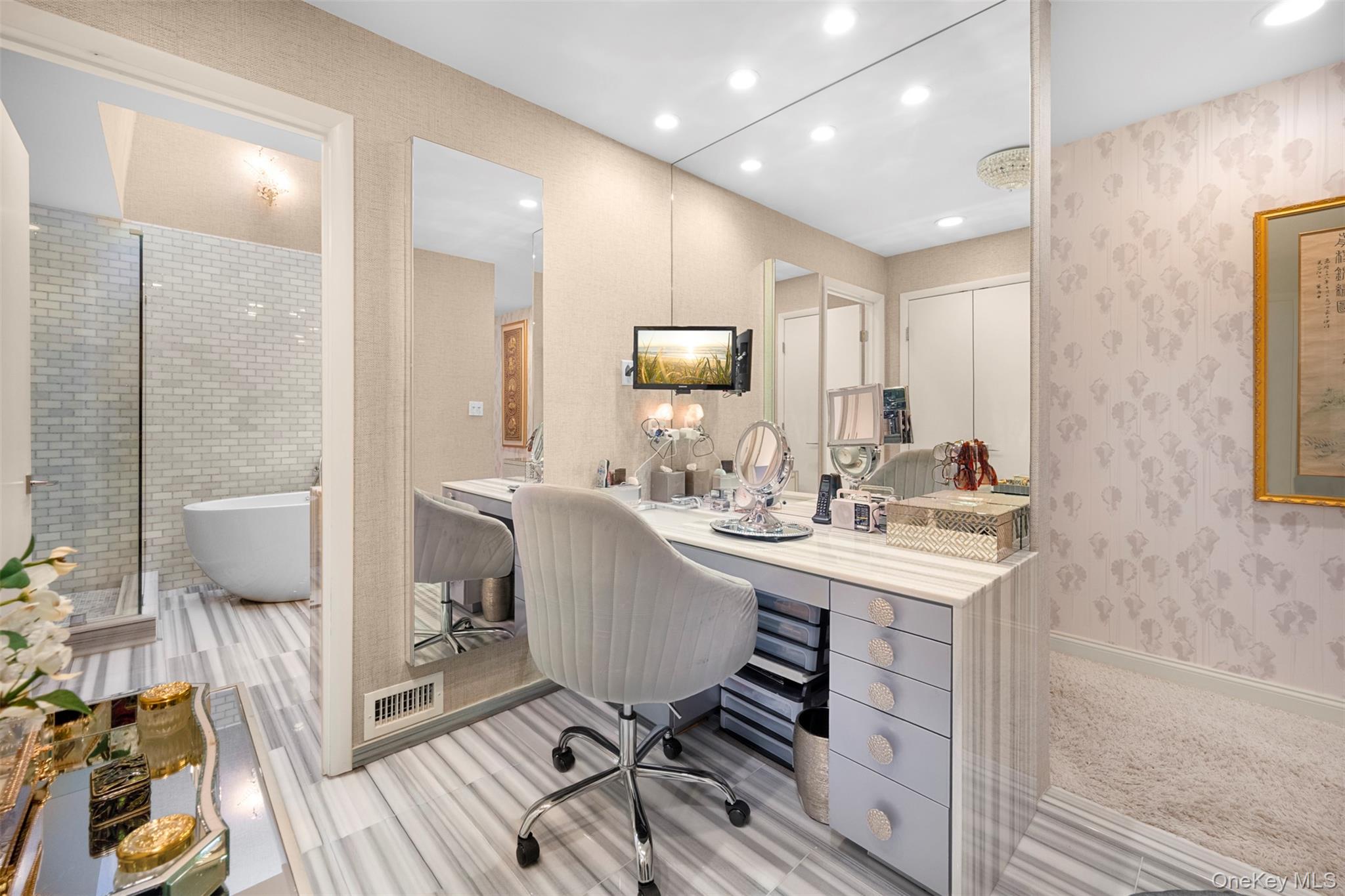 86 Dove Hill Drive, Manhasset, NY 11030