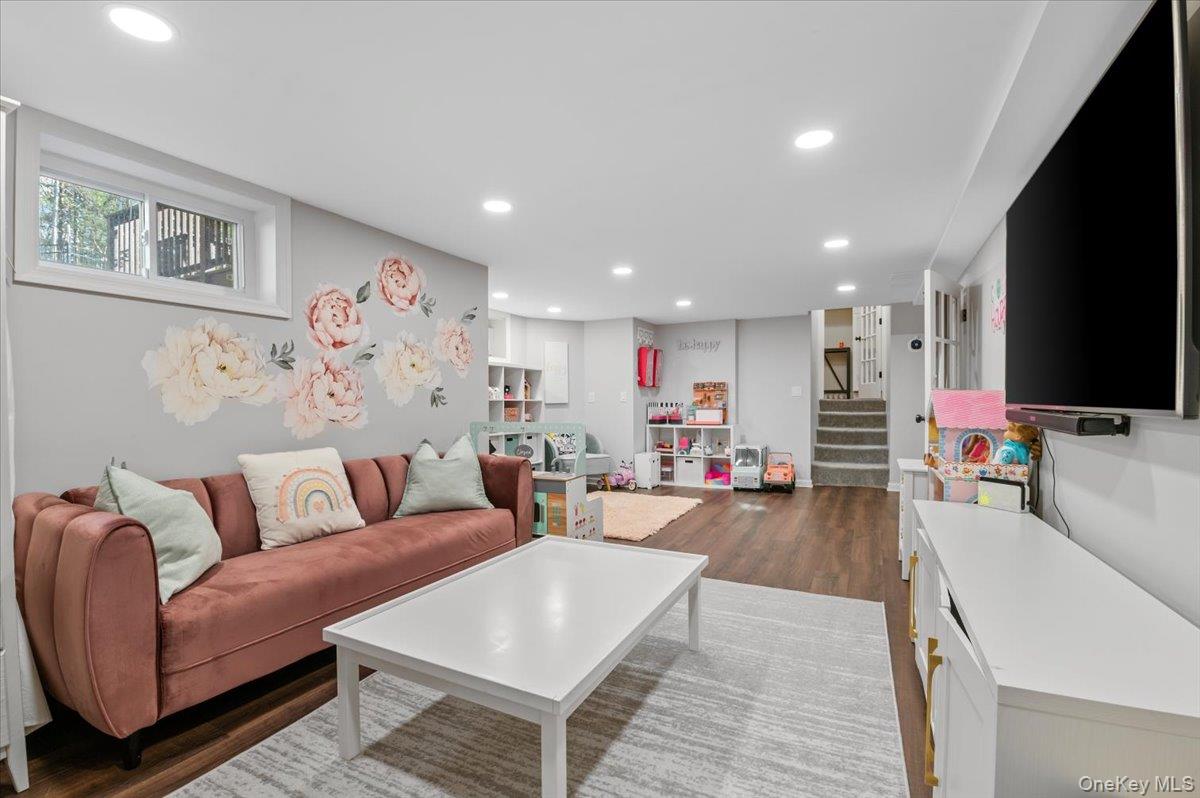 16 Ingold Drive, Dix Hills, NY 11746