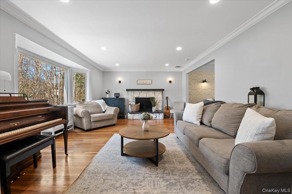 16 Ingold Drive, Dix Hills, NY 11746