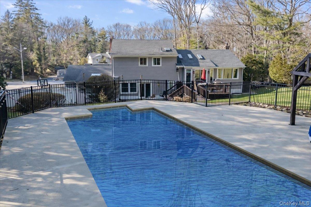 16 Ingold Drive, Dix Hills, NY 11746