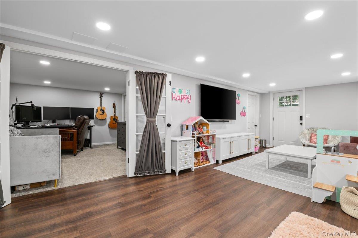 16 Ingold Drive, Dix Hills, NY 11746