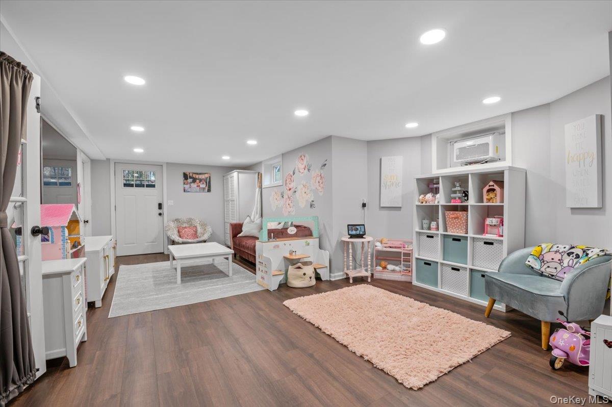 16 Ingold Drive, Dix Hills, NY 11746