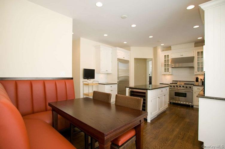 2 Pond Crossing # 1, Southampton, NY 11968