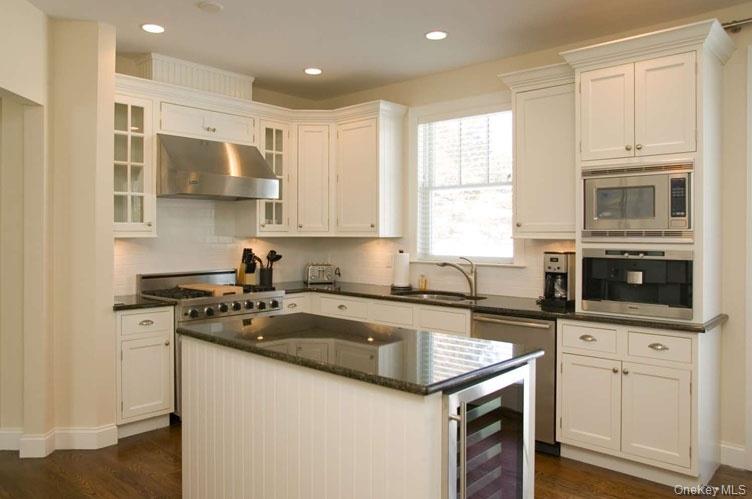 2 Pond Crossing # 1, Southampton, NY 11968