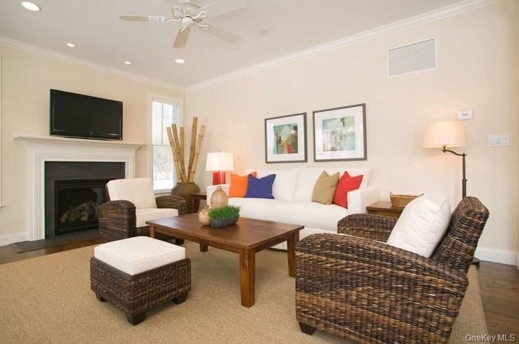 2 Pond Crossing # 1, Southampton, NY 11968