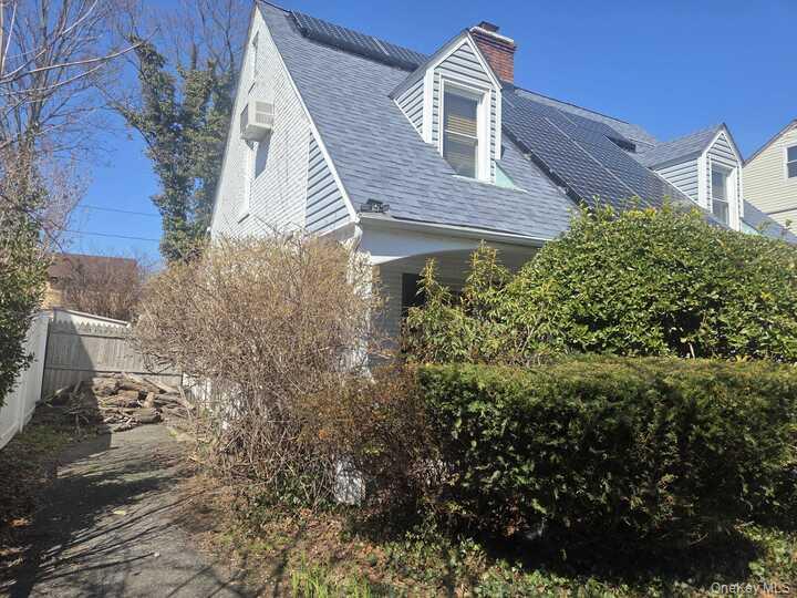 71 Angevine Avenue, Hempstead, NY 11550