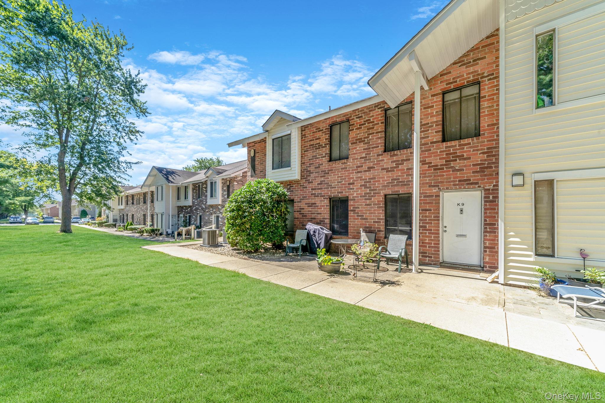 9 Kiowa Court # 9, Coram, NY 11727