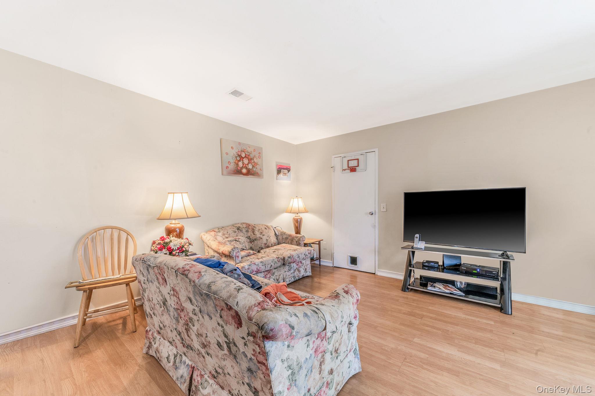 9 Kiowa Court # 9, Coram, NY 11727