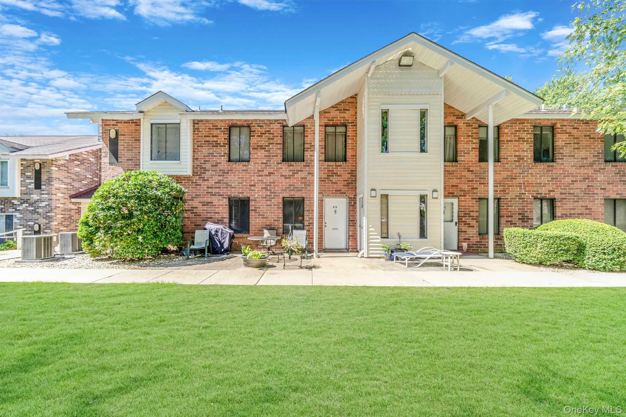 9 Kiowa Court # 9, Coram, NY 11727