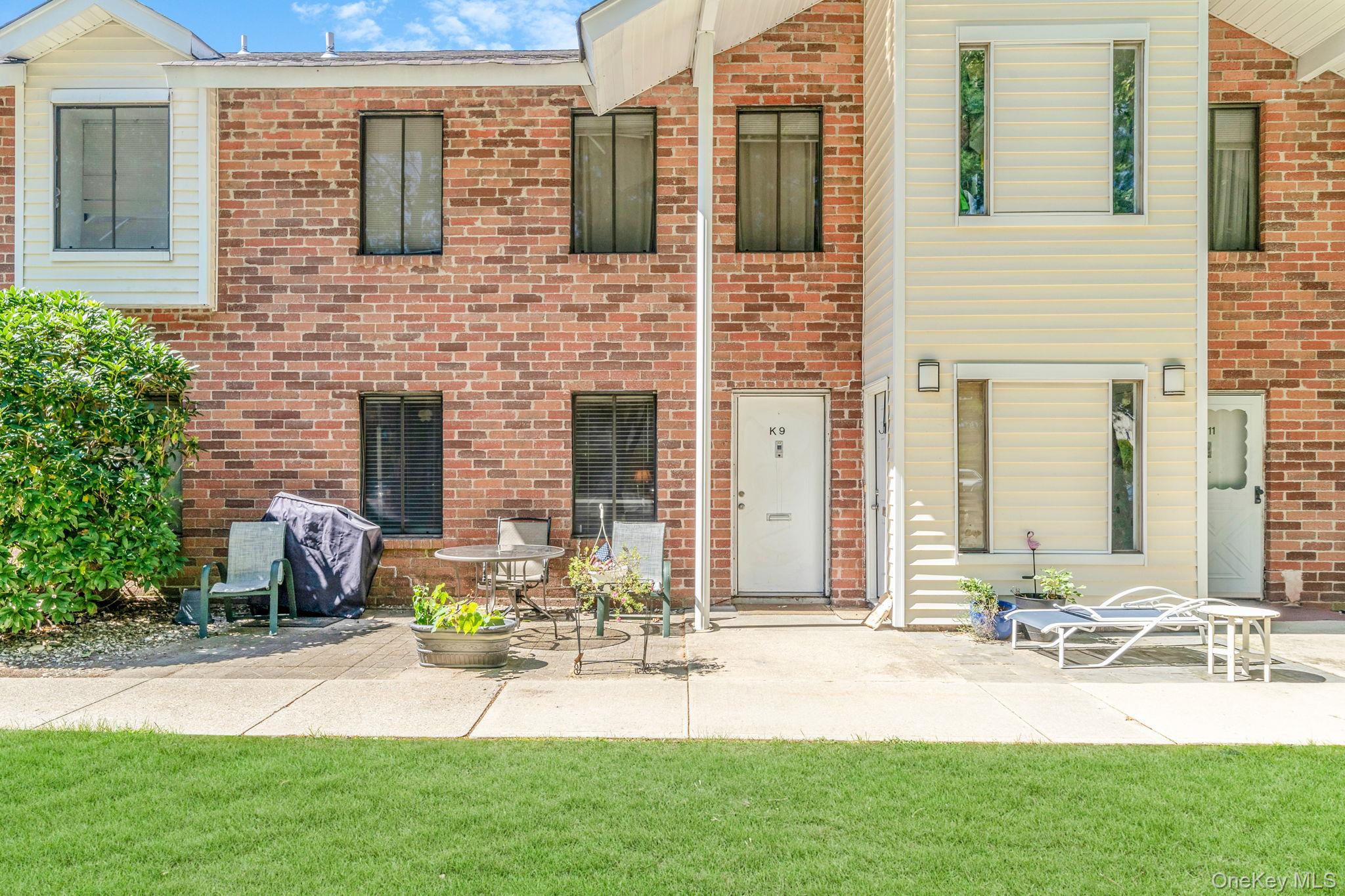 9 Kiowa Court # 9, Coram, NY 11727