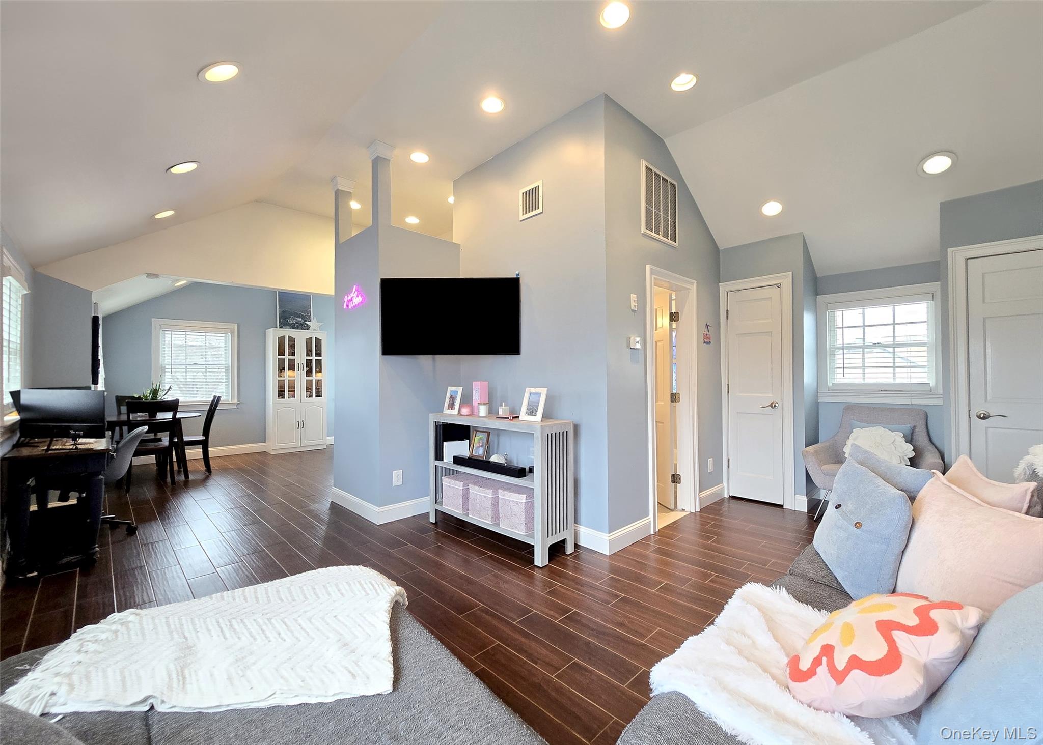 19 Kent Place, Amityville, NY 11701