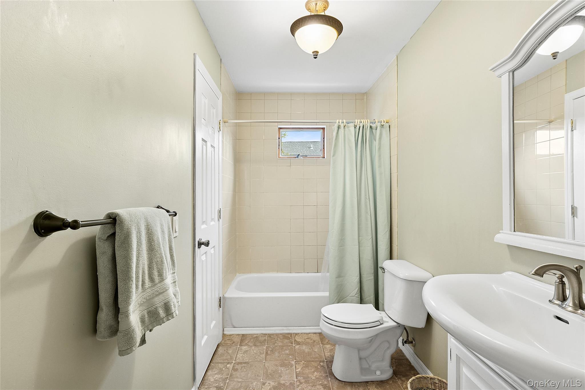 155 2nd Avenue, Peconic, NY 11958